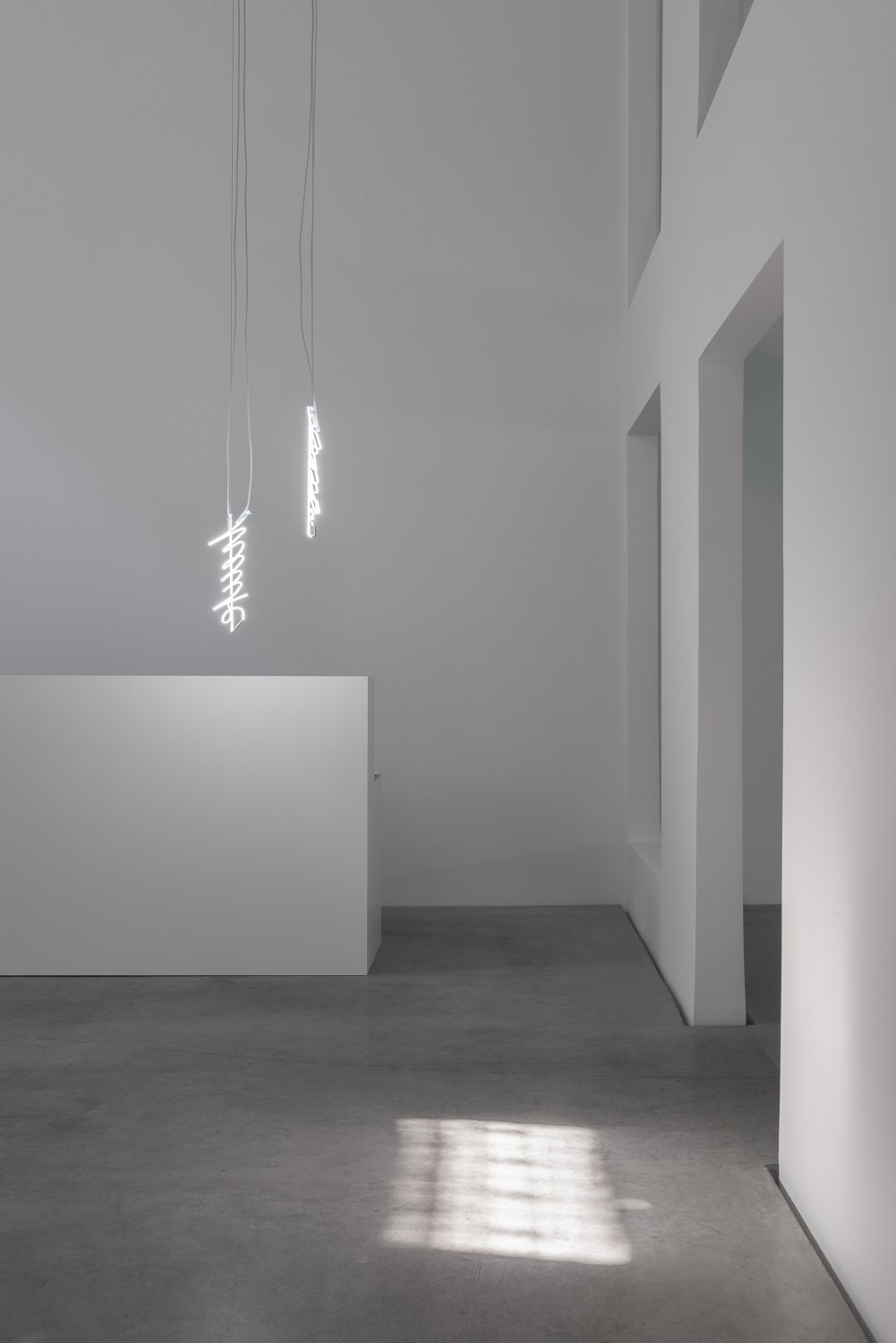 Cerith Wyn Evans 'L=U=M=E=N' After H.D., 2016 (installation view) Neon (white), transformers, 1mm stainless steel cable, wire 47 x 14,5 x 6 cm 