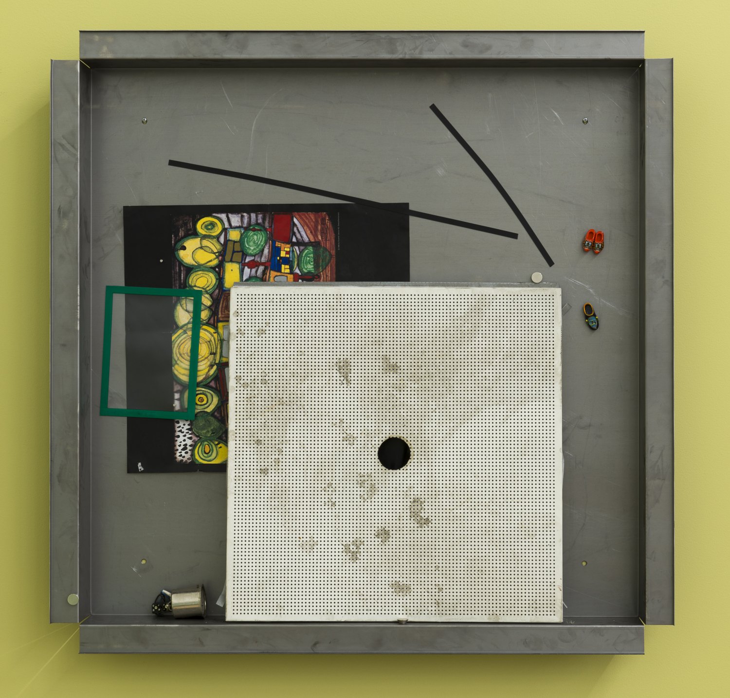 Manfred Pernice, Teile + peile Cassette L1, 2015 110 x 110 x 11 cm 