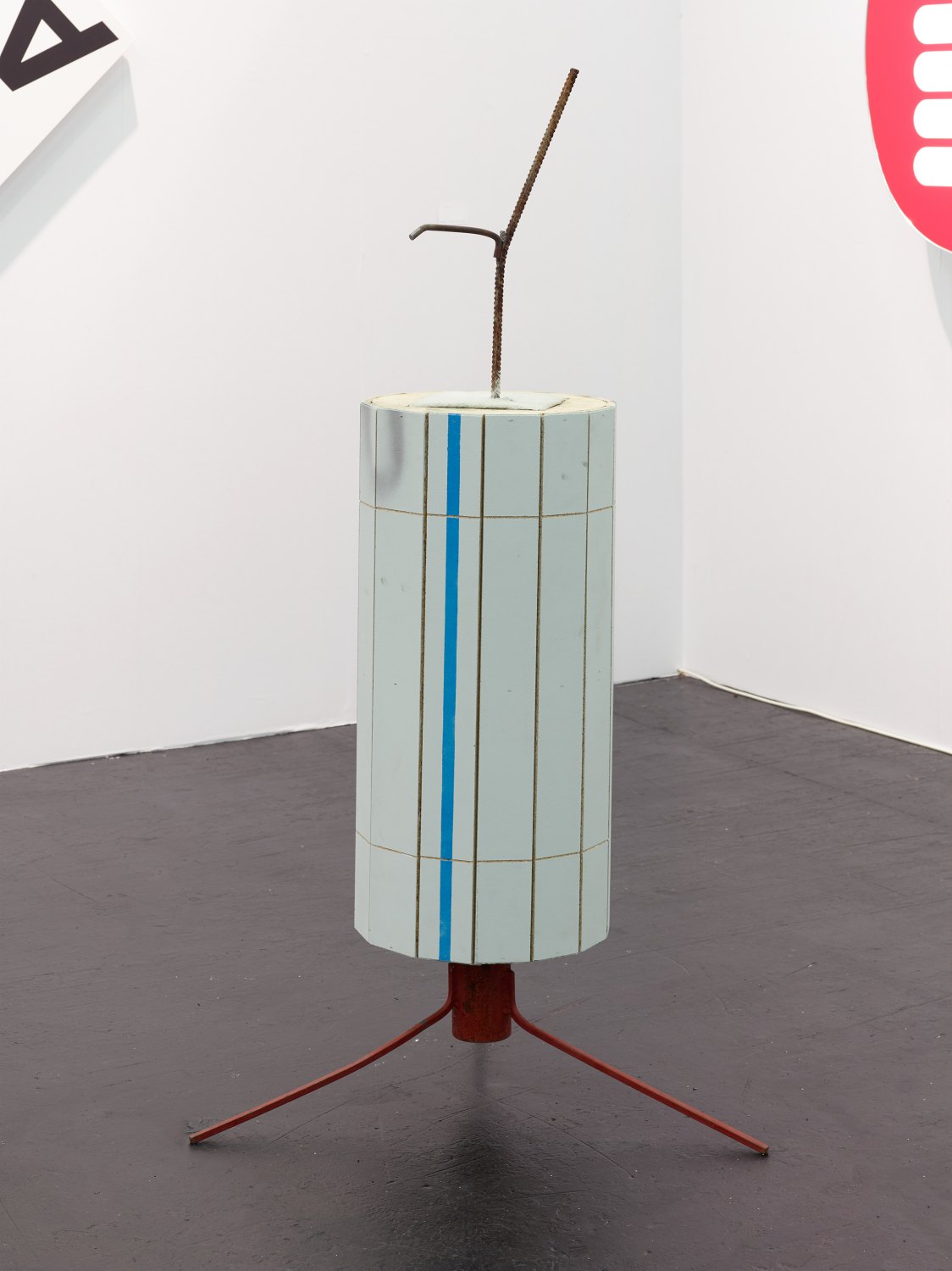 Manfred Pernice  für Inge Deutschkron, 2018  Wood, concrete, metal, 156 x 80 x 80 cm