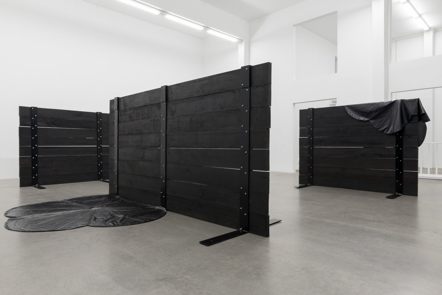Tom Burr Abridged Installation view, Galerie Neu, Berlin, 2017