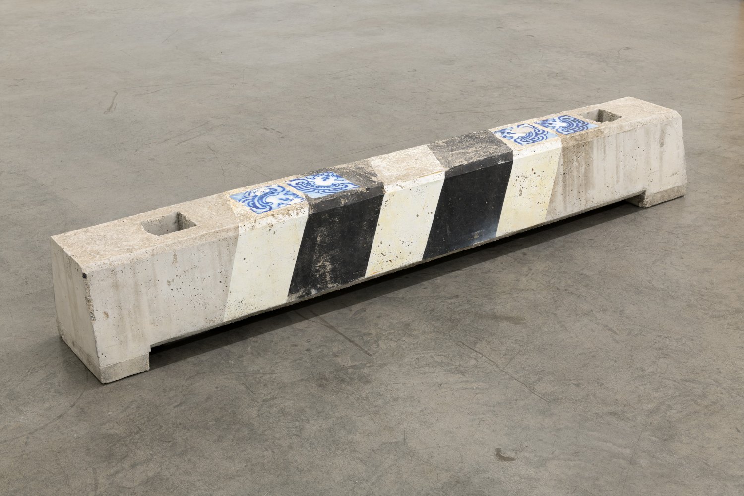 Manfred Pernice barriere 'Tiefengarage', 2008 Concrete, paint 199 x 30 x 29 cm