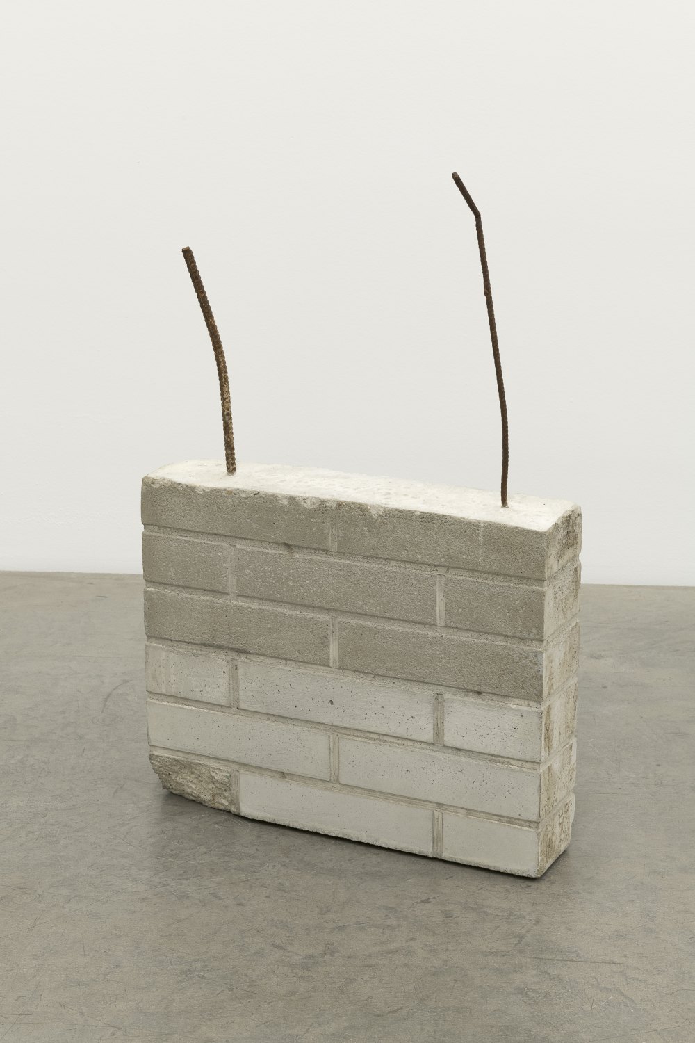 Manfred Pernice gebäude, 2020 steel, cast concrete 95 x 64 x 14 cm
