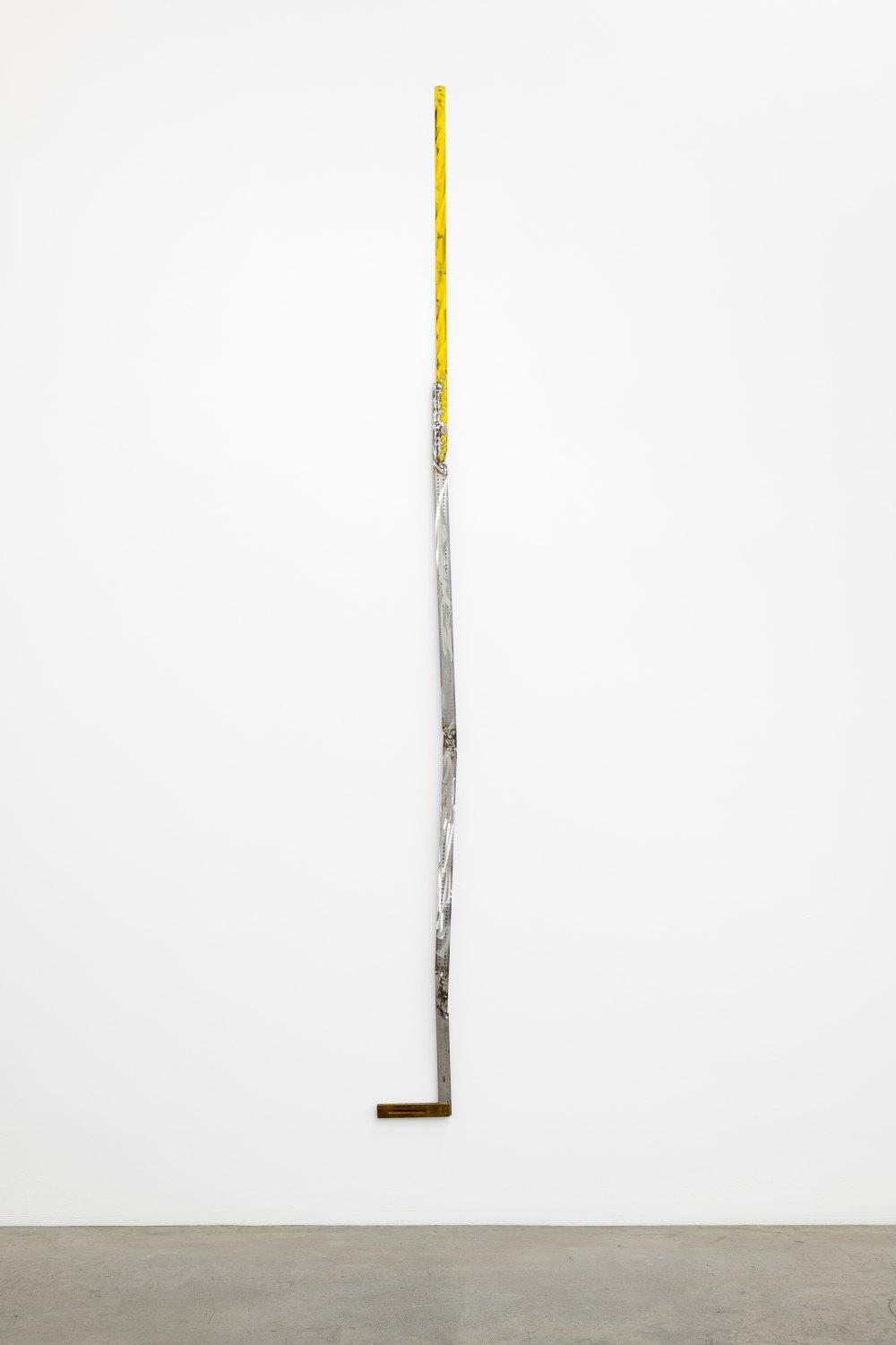 Win McCarthy Untitled (Curved Angle), 2021 Welded stainless steel rulers, and right angle 275 x 20 cm