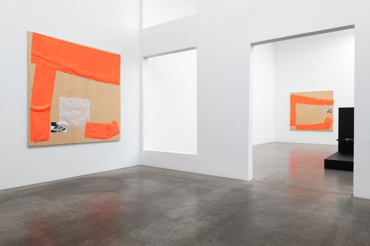Installation view, Tom Burr, Compressions, Galerie Neu, 2022