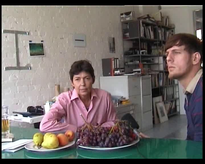 Isa Genzken Warum ich keine Interviews gebe, 2003 (video still) Video, sound, 10min 8s
