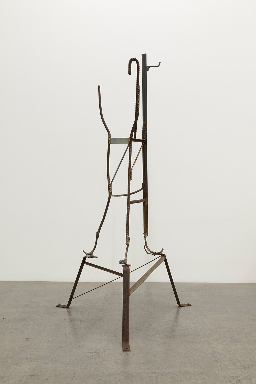 Manfred Pernice Antenne Brandenburg, 2014 – 2021 Steel, cable ties 237 x 131 x 115 cm