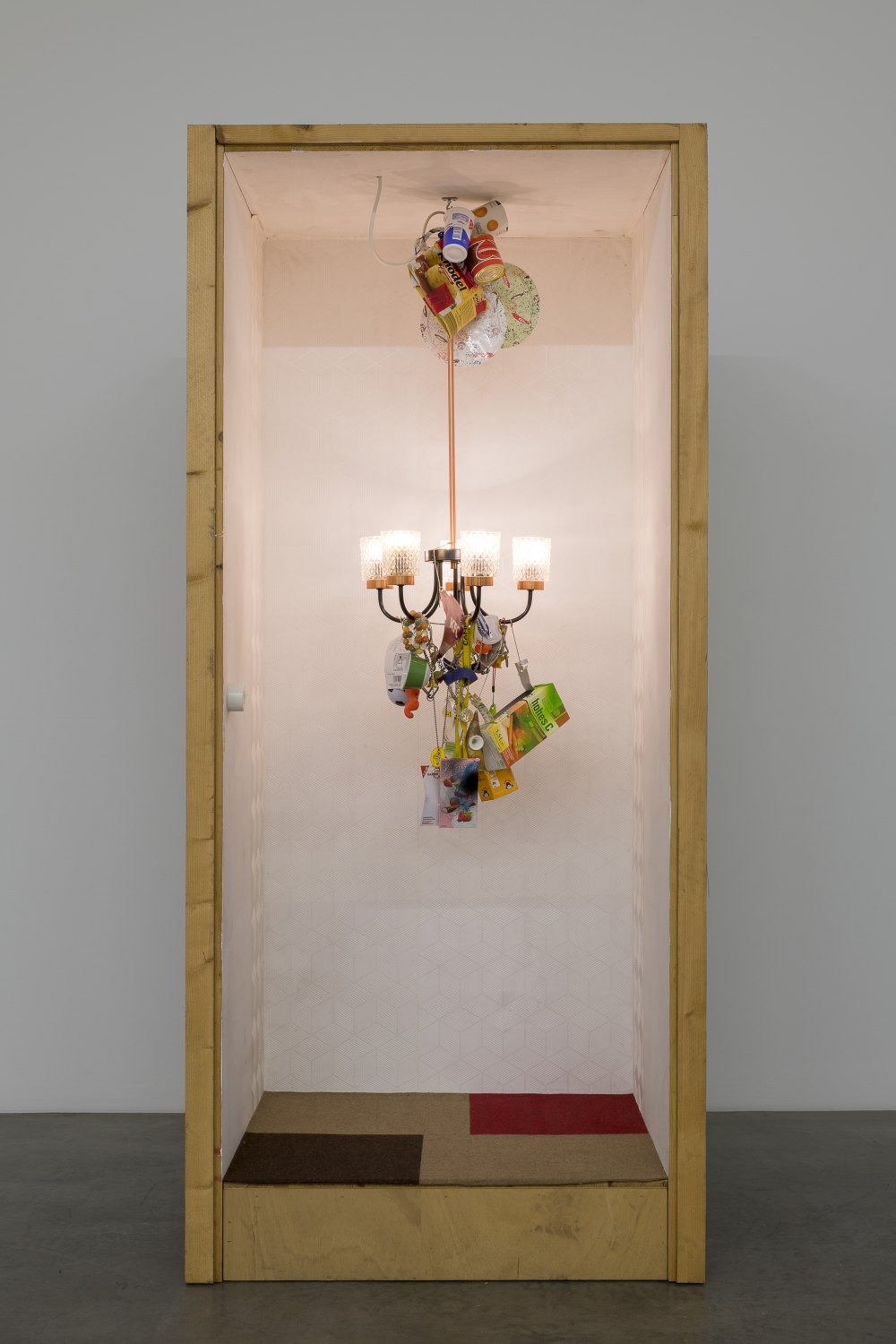 Manfred Pernice Bianca, 2020 Wooden crate, carpet, wallpaper, lamp, electric chord, various found materials 234 x 105.5 x 85 cm 