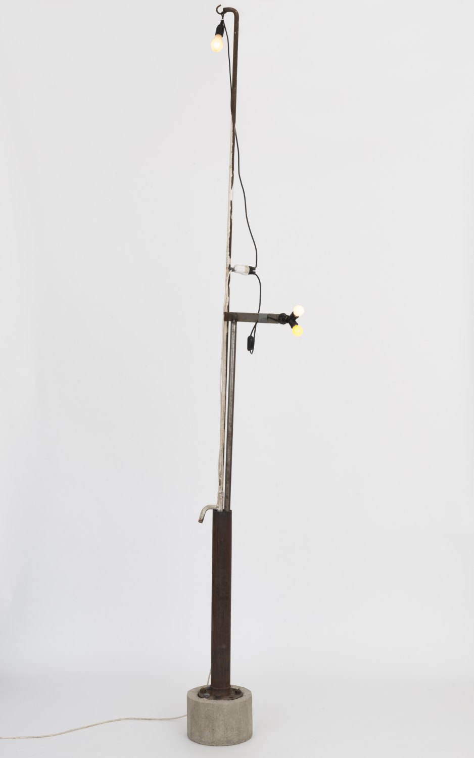 Manfred Pernice Lampe 2, 2005 Concrete, metall, electric 330 x 40 x 30 cm 