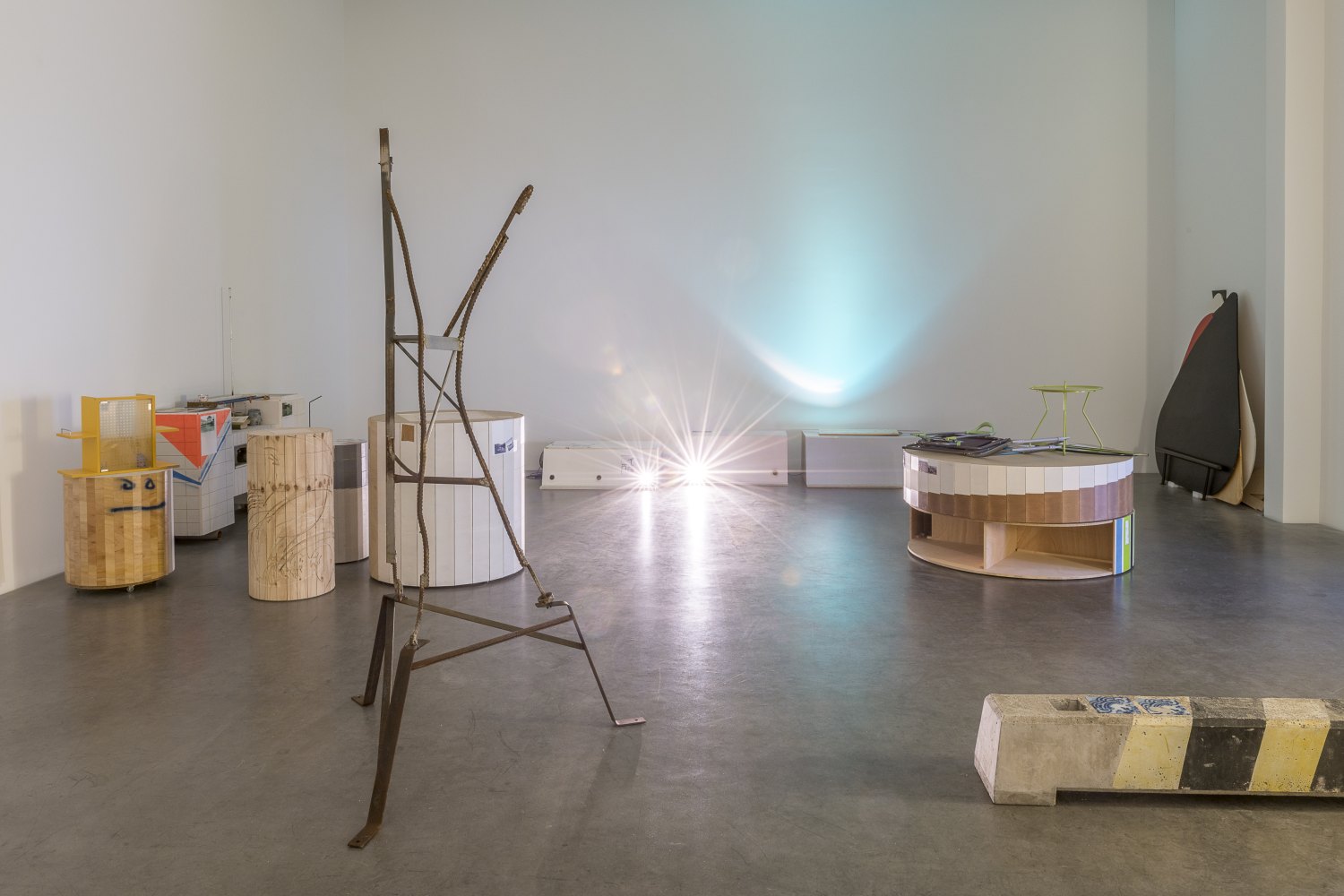 Installation view,&nbsp;accrochage, Galerie Neu, Berlin, 2021