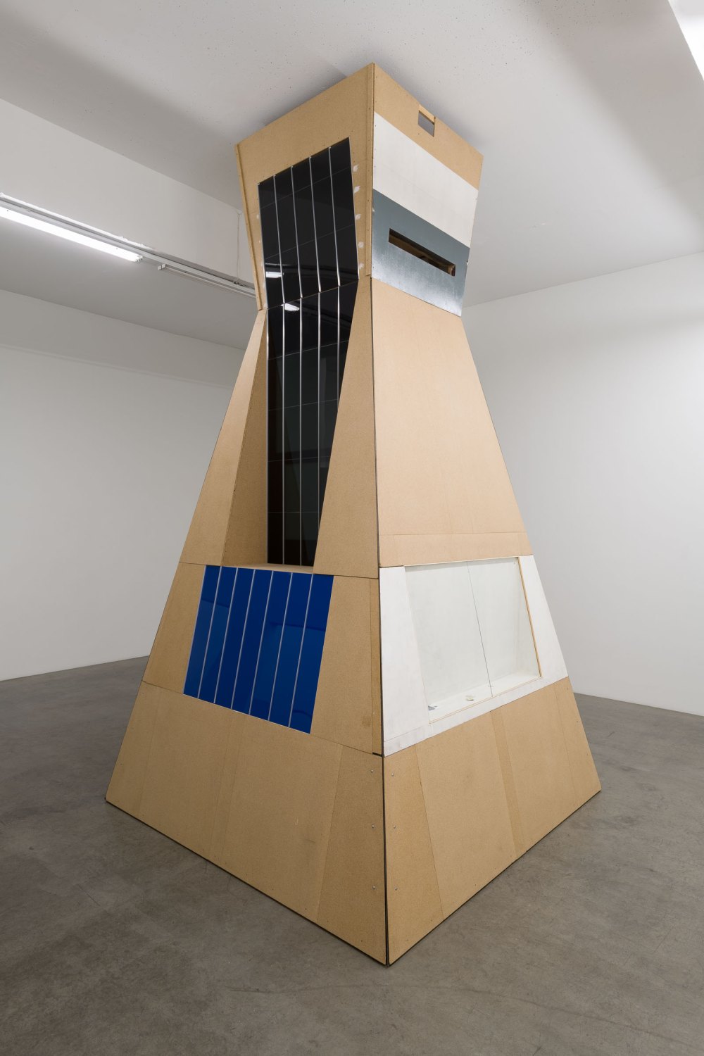 ESTREL; quattro stagioni, 2002 Mixed media 302 x 302 x 540 cm