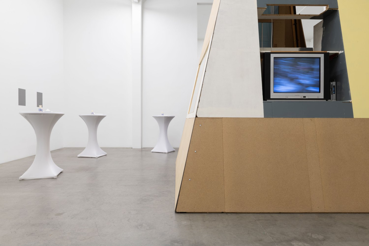 Installation view, estrel-docx, Galerie Neu, Berlin, 2025