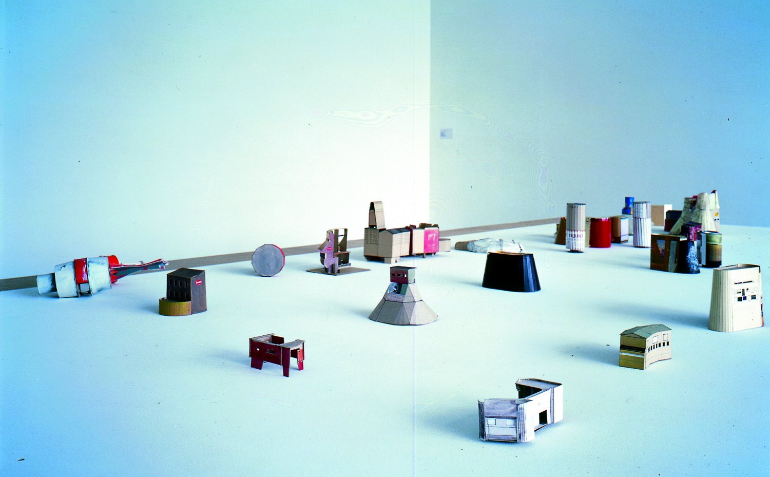 Manfred Pernice Modelle auf Tisch, 1994 Mixed media Dimensions variable