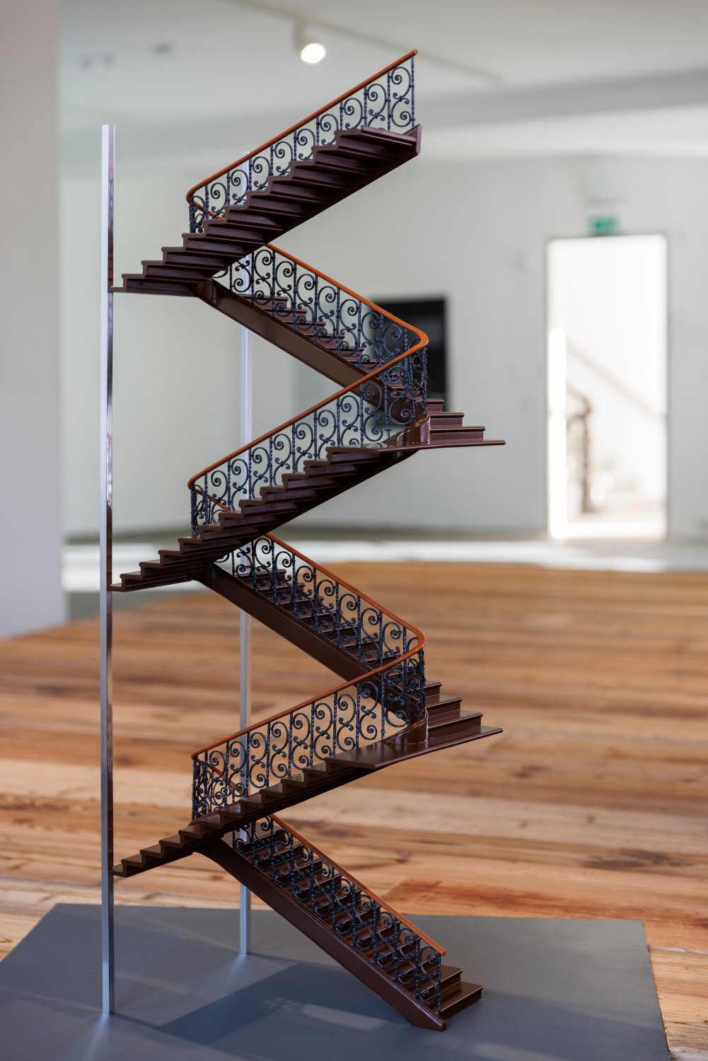 Atiéna R. Kilfa Untitled, 2022 3D PLA print, acrylic paint and gloss finish, chrome bar  108 x 36.5 x 27.5 cm Photo: Frank Sperling