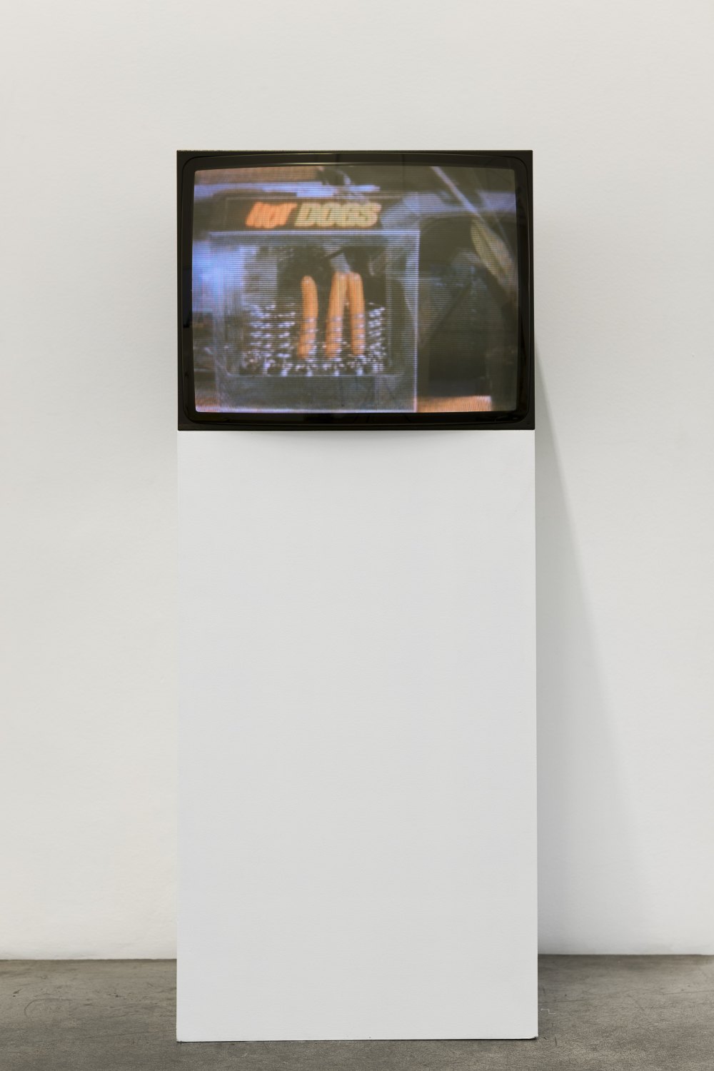 G.B. Jones HOT DOGS, 1987 - 2013 Super 8 film, colour, silent 1:24 min