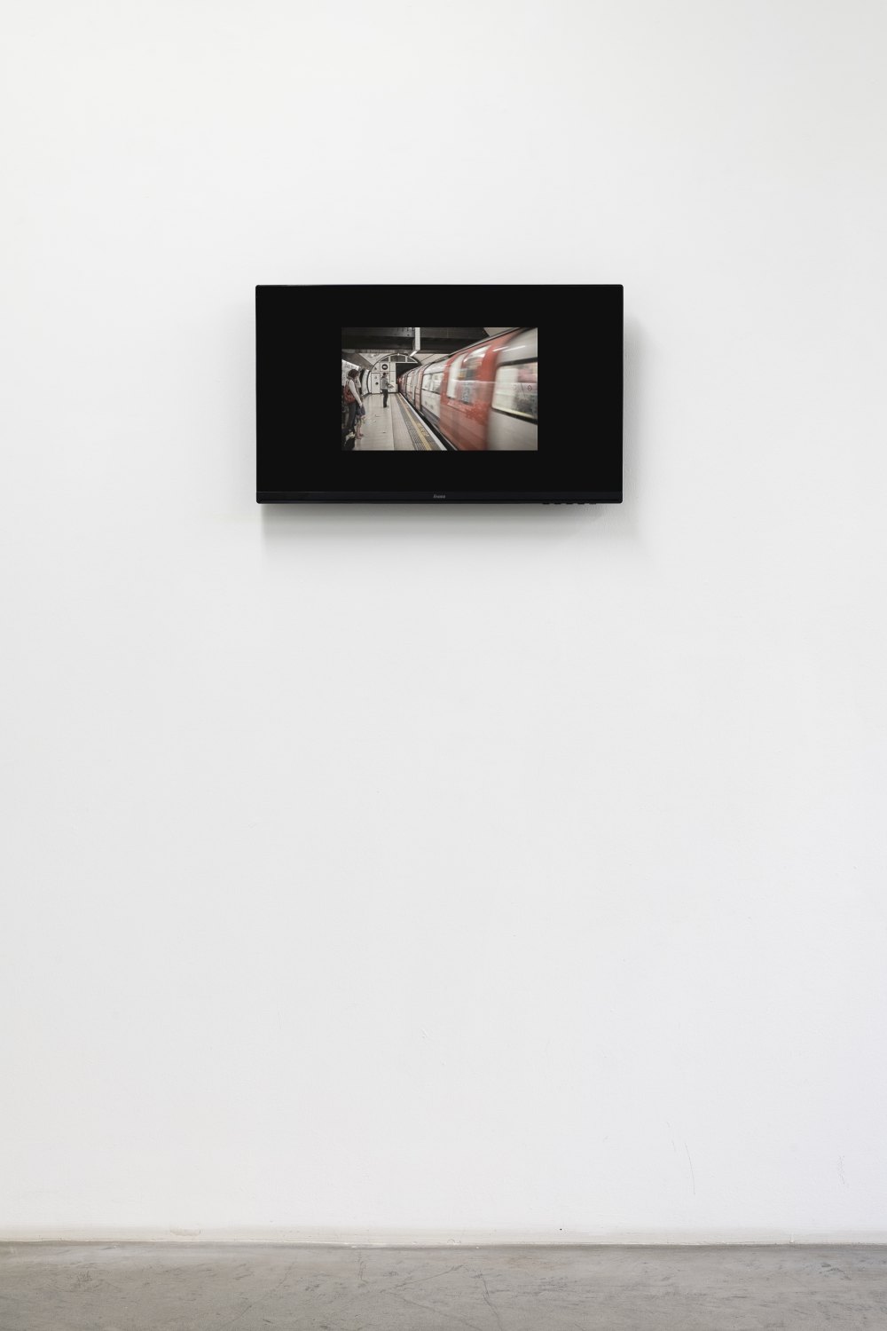 Lena Tutunjian she_stays_underground, 2017 Video, colour, sound 1:34 min