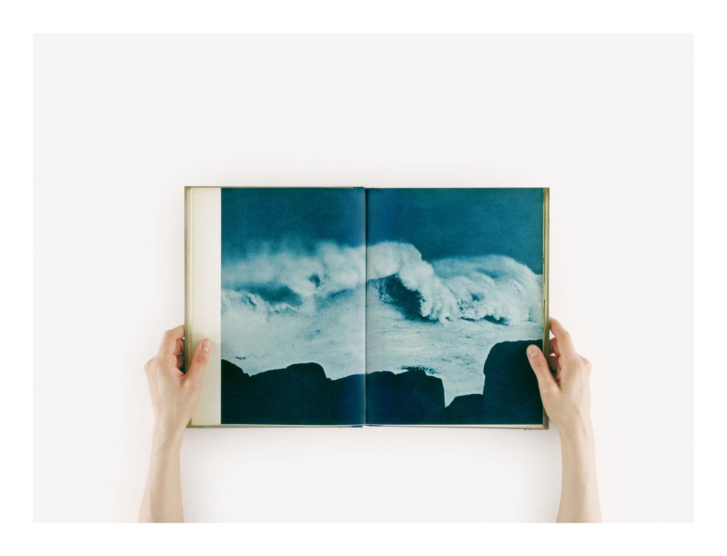 Anne Collier Open Book (Wave), 2015 C-print, 126.2 x 166.6 cm
