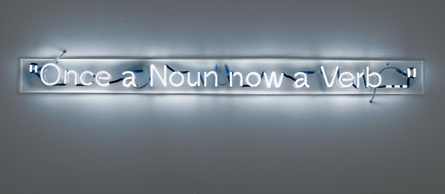 Cerith Wyn Evans  Once a Noun, Now a Verb..., 2005    Neon, auf Plexi montiert (mit Trafo),  13 × 156.5 cm   